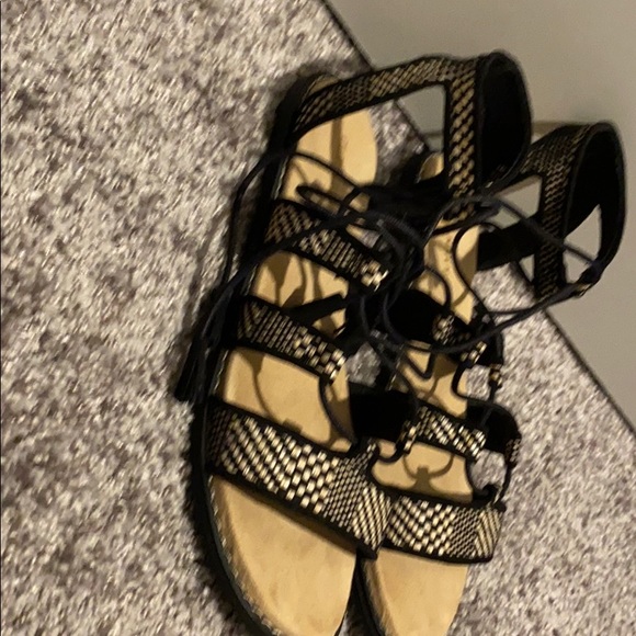 Old navy sandals size 8 - Picture 2 of 2